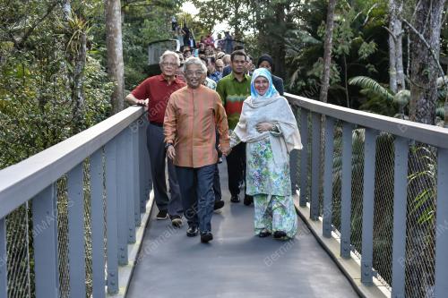 AL-SULTAN ABDULLAH RI'AYATUDDIN AL-MUSTAFA BILLAH SHAH