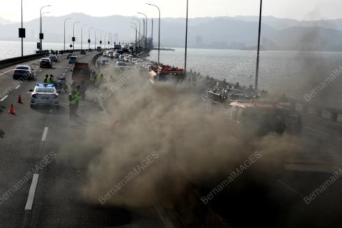 KABEL JAMBATAN PULAU PINANG TERBAKAR