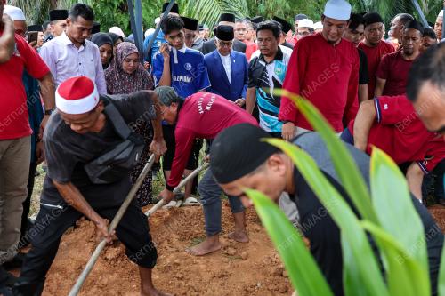 TUN AHMAD FUZI ABDUL RAZAK