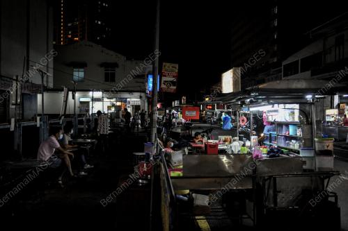 PERNIAGAAN BEROPERASI SEHINGGA 12 MALAM