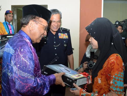 DATUK SERI DR RAIS YATIM
