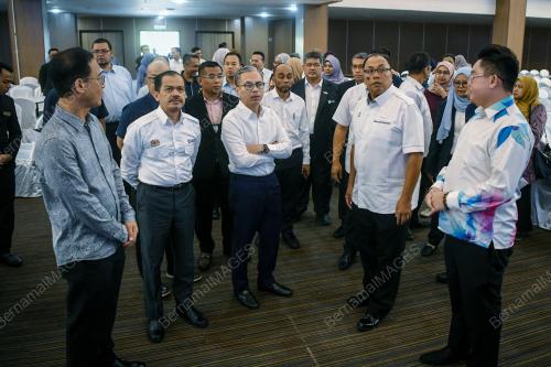 DATUK FAHMI FADZIL