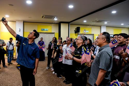 DATUK FAHMI FADZIL