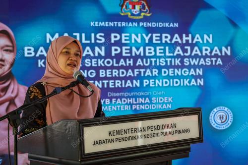 FADHLINA SIDEK