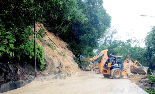 PG17_07112016_TANAH_RUNTUH