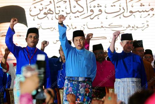 PG17_10092016_MESYUARAT_UMNO