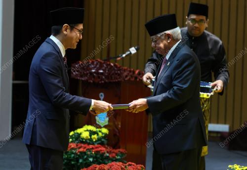 TUN AHMAD FUZI ABDUL RAZAK