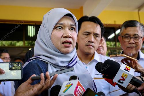 FADHLINA SIDEK