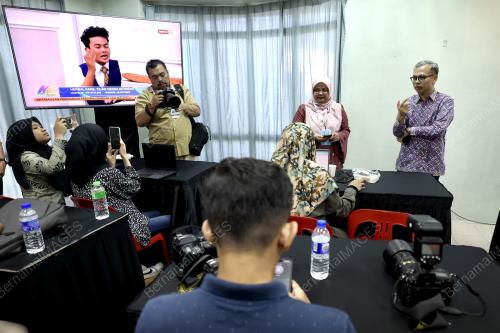 FAHMI FADZIL