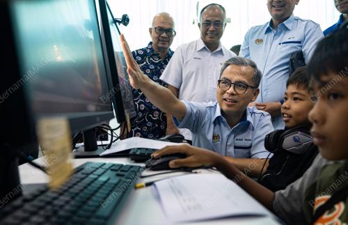 FAHMI FADZIL
