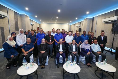 DATUK FAHMI FADZIL