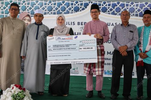 FADHLINA SIDEK