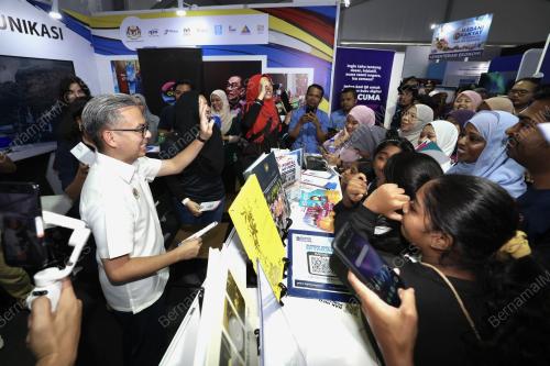 FAHMI FADZIL