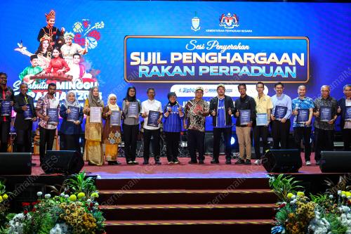 DATUK AARON AGO DAGANG