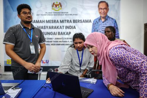 FADHLINA SIDEK