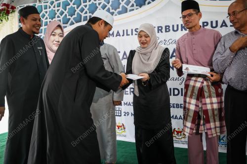 FADHLINA SIDEK