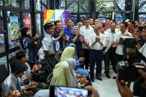 DATUK FAHMI FADZIL