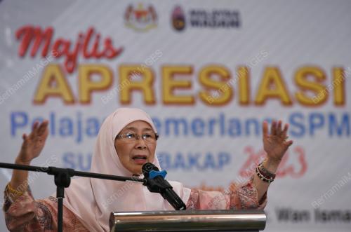 DATUK SERI DR WAN AZIZAH WAN ISMAIL