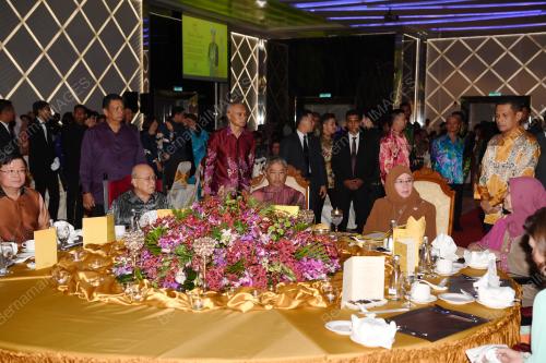 AL-SULTAN ABDULLAH RI'AYATUDDIN AL-MUSTAFA BILLAH SHAH