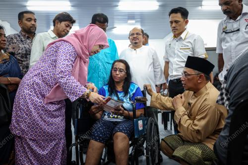 FADHLINA SIDEK