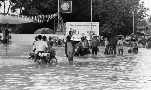 PG22_22062015_BANJIR_KILAT