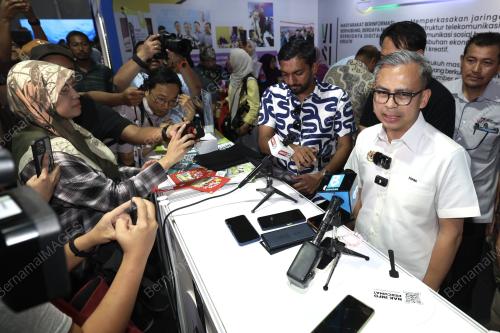 FAHMI FADZIL