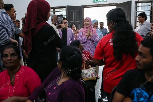 FADHLINA SIDEK
