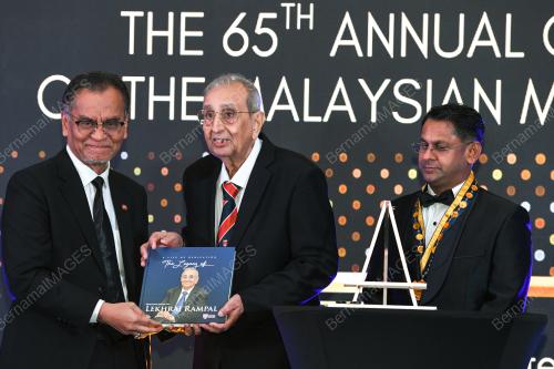 DATUK SERI DR DZULKEFLY AHMAD