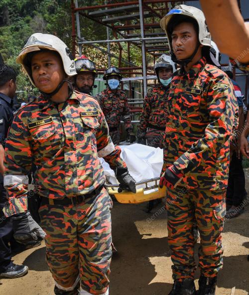 PG25_21102018_TANAH_RUNTUH