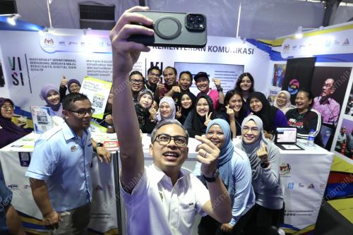 FAHMI FADZIL