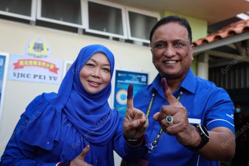 DATUK SERI REEZAL MERICAN NAINA MERICAN