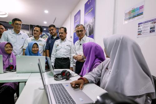 DATUK FAHMI FADZIL