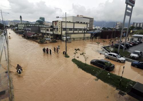PG28_05112017_BANJIR_KILAT
