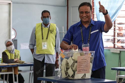 DATUK SERI REEZAL MERICAN NAINA MERICAN
