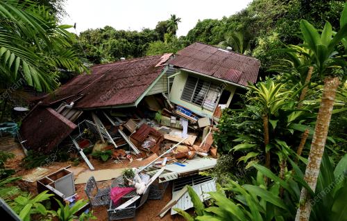 PG34_06112017_RUMAH_RUNTUH
