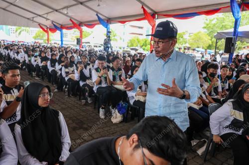 DATUK SERI ANWAR IBRAHIM