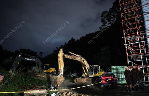 PG42_20102018_TANAH_RUNTUH