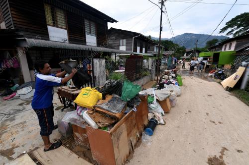 PG55_08112017_BUANG_BARANG