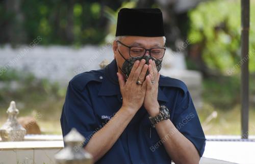 DATUK SERI ISMAIL SABRI YAAKOB