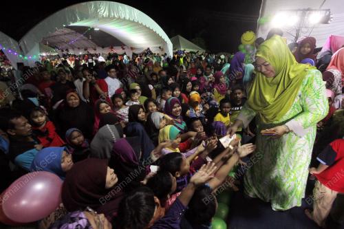 PH01_01082015_RAYA