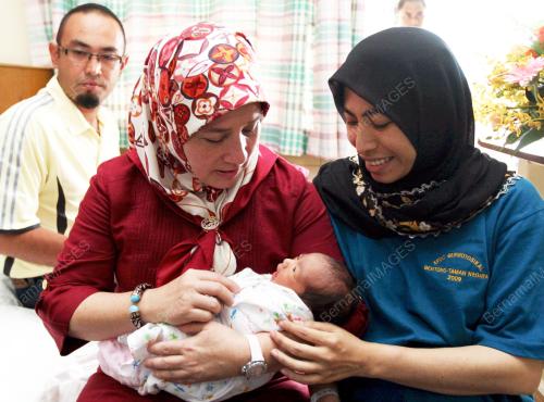 TUNKU AZIZAH AMINAH MAIMUNAH ISKANDARIAH