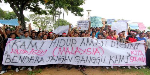 WARGA INDONESIA BERPIKET