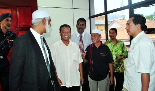 PH01_02042012_MAHKAMAH