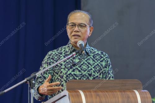 DATUK SERI WAN ROSDY WAN ISMAIL