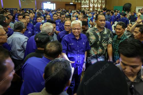 DATUK SERI ISMAIL SABRI YAAKOB