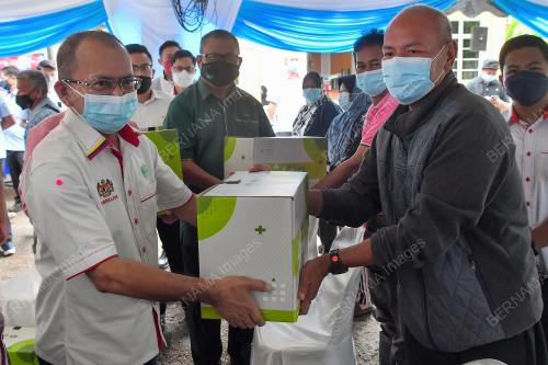 RISDA BANTU RINGANKAN BEBAN PEKEBUN KECIL