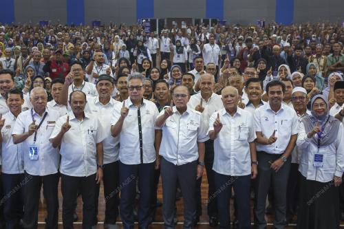 DATUK SERI WAN ROSDY WAN ISMAIL