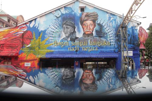 LUKISAN MURAL MAT KILAU DAN TOK BAHAMAN