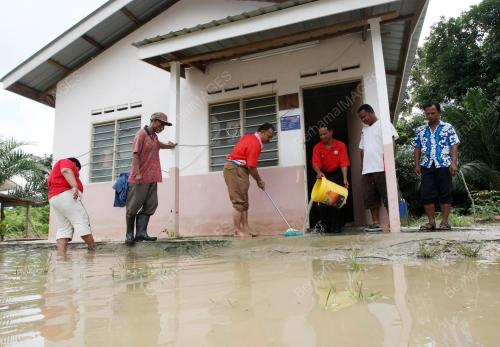 PH01_04022011_BANJIR_2