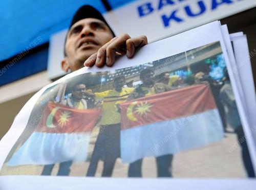 PH01_04092012_BENDERA